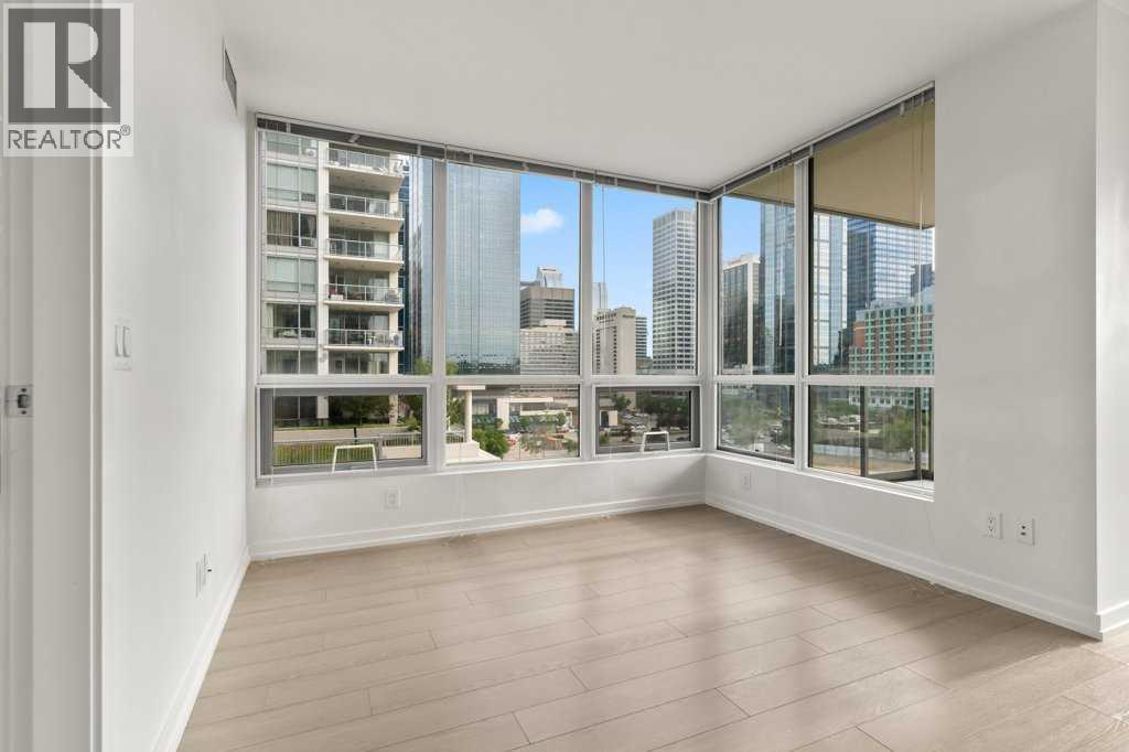Photo 6 of 806 128 2 Street Sw, Calgary AB