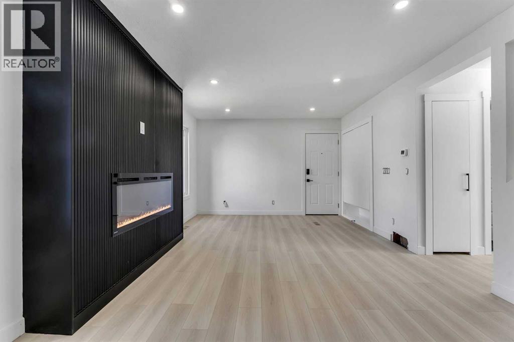 Photo 3 of 62 Deer Ridge Way Se, Calgary AB