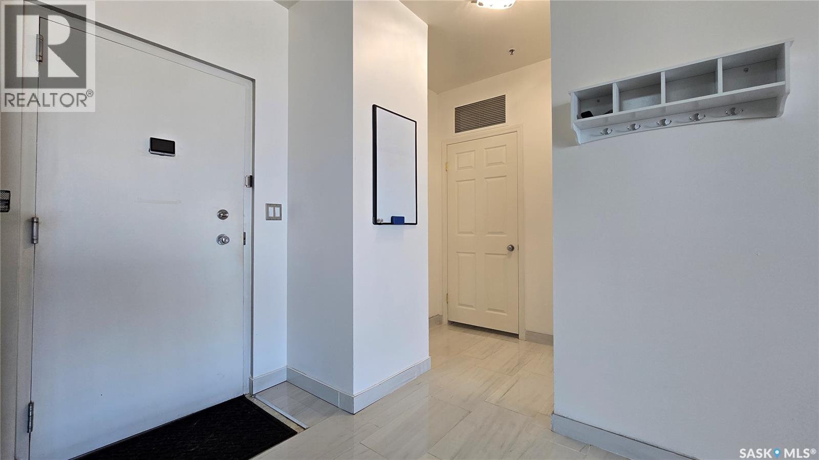 Photo 2 of 806 1867 Hamilton Street, Regina SK