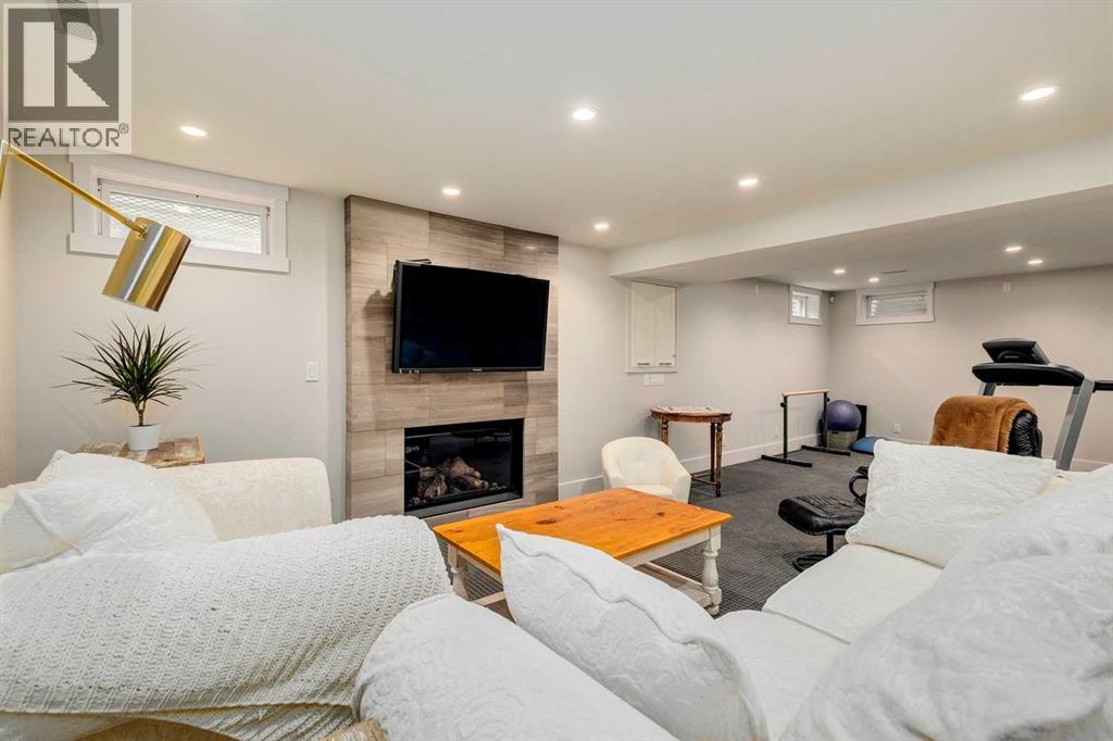 Single Family House for Sale in  Bay View Drive SW Bayview Calgary 