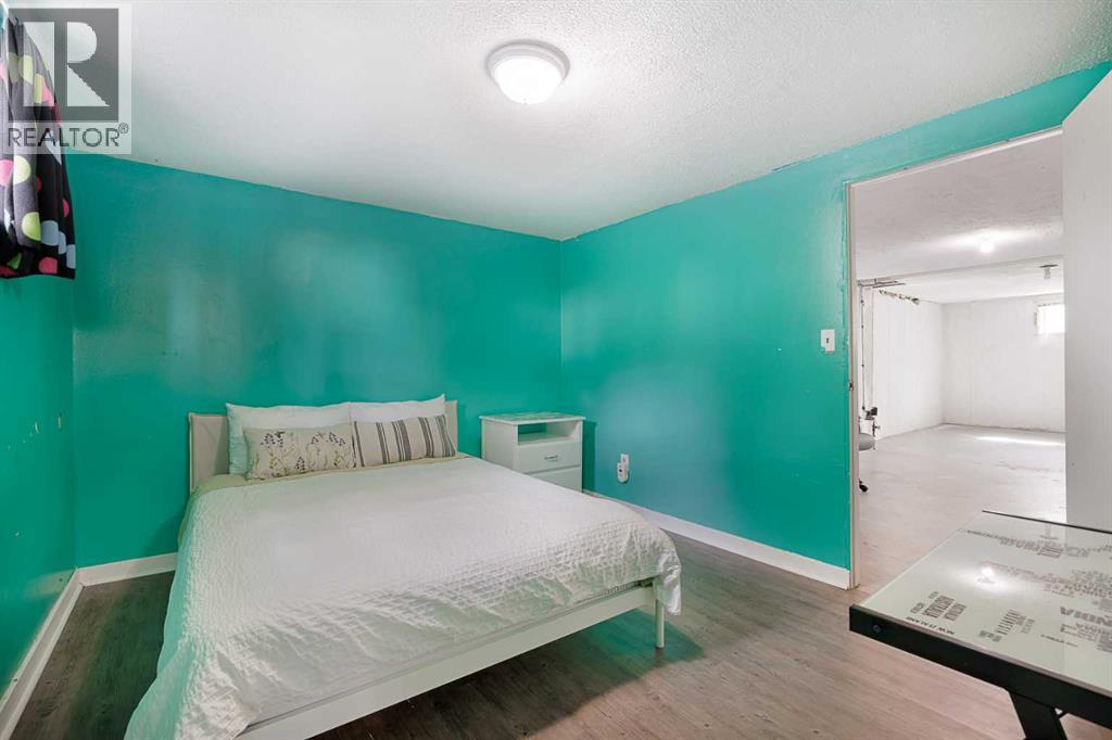 Single Family House Bungalow for Sale in  Thornhill Drive NW Thorncliffe Calgary 