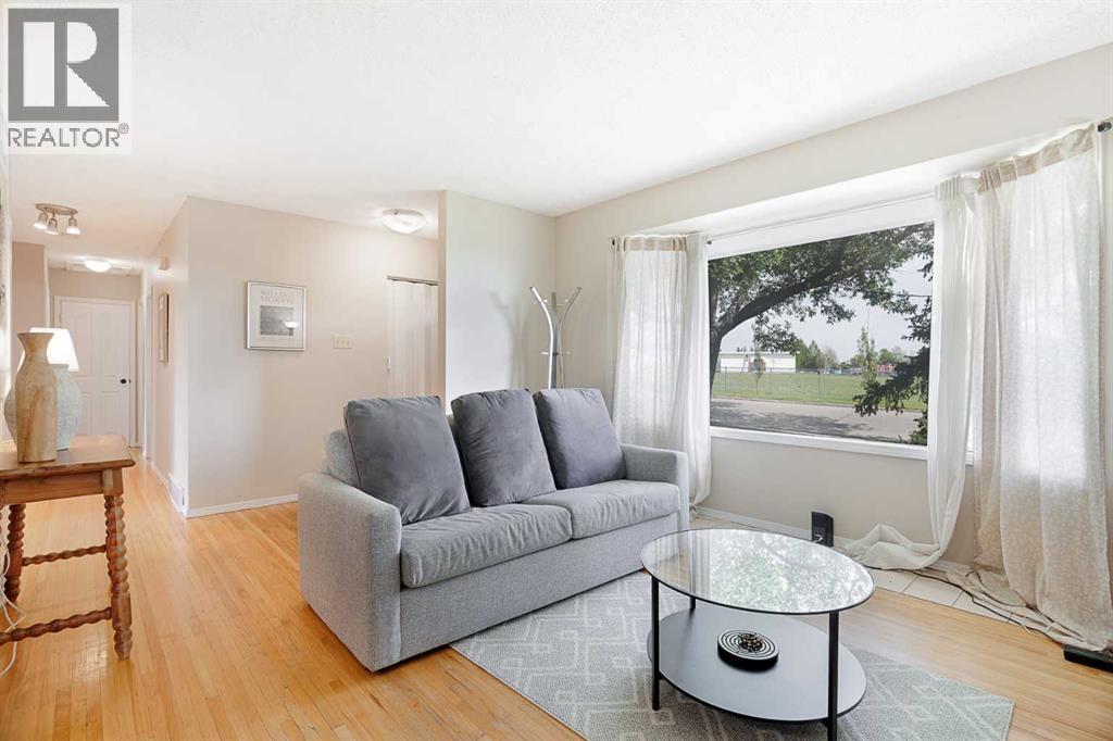 Single Family House Bungalow for Sale in  Thornhill Drive NW Thorncliffe Calgary 