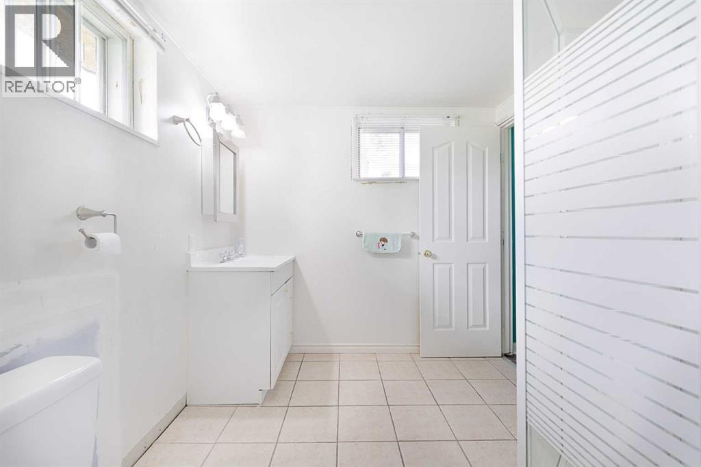 Single Family House Bungalow for Sale in  Thornhill Drive NW Thorncliffe Calgary 