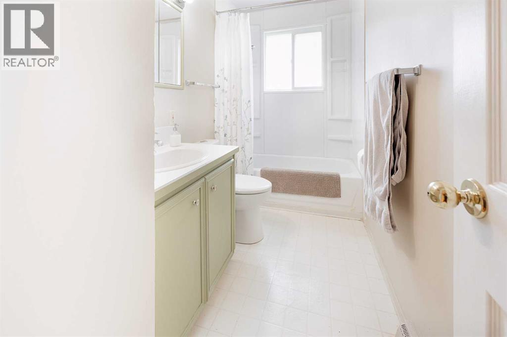 Single Family House Bungalow for Sale in  Thornhill Drive NW Thorncliffe Calgary 