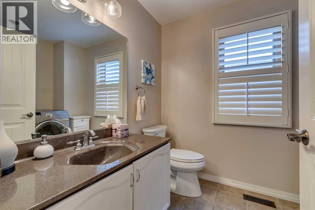 Single Family House for Sale in  Douglasbank Crescent SE Douglasdale/Glen Calgary 
