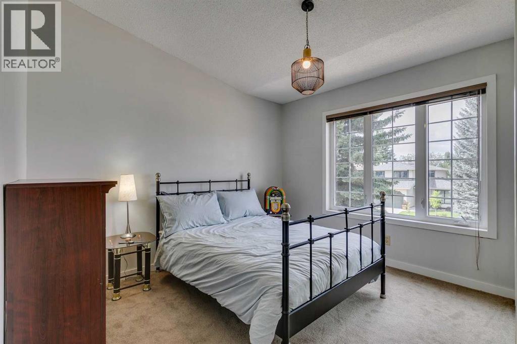 Single Family House for Sale in  Douglasbank Crescent SE Douglasdale/Glen Calgary 