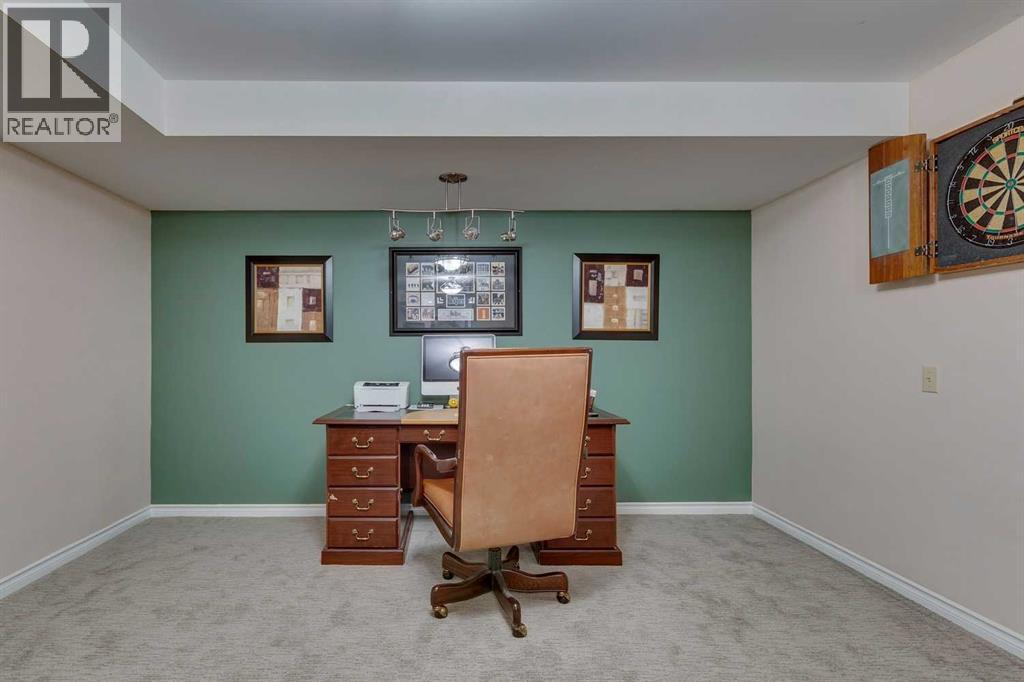 Single Family House for Sale in  Douglasbank Crescent SE Douglasdale/Glen Calgary 