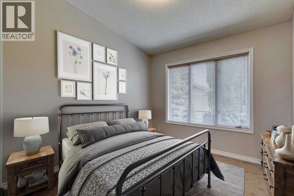 Single Family House for Sale in  Douglasbank Crescent SE Douglasdale/Glen Calgary 