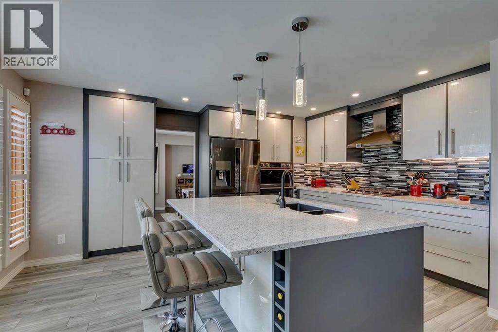 Single Family House for Sale in  Douglasbank Crescent SE Douglasdale/Glen Calgary 