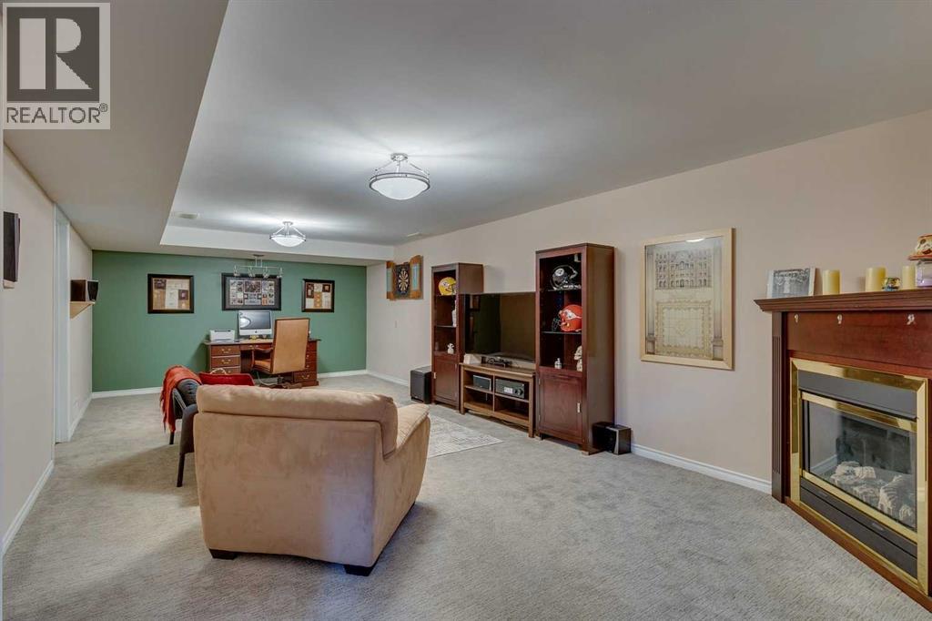 Single Family House for Sale in  Douglasbank Crescent SE Douglasdale/Glen Calgary 