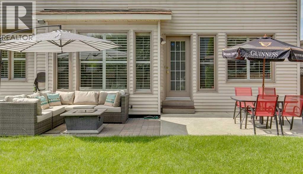 Single Family House for Sale in  Douglasbank Crescent SE Douglasdale/Glen Calgary 