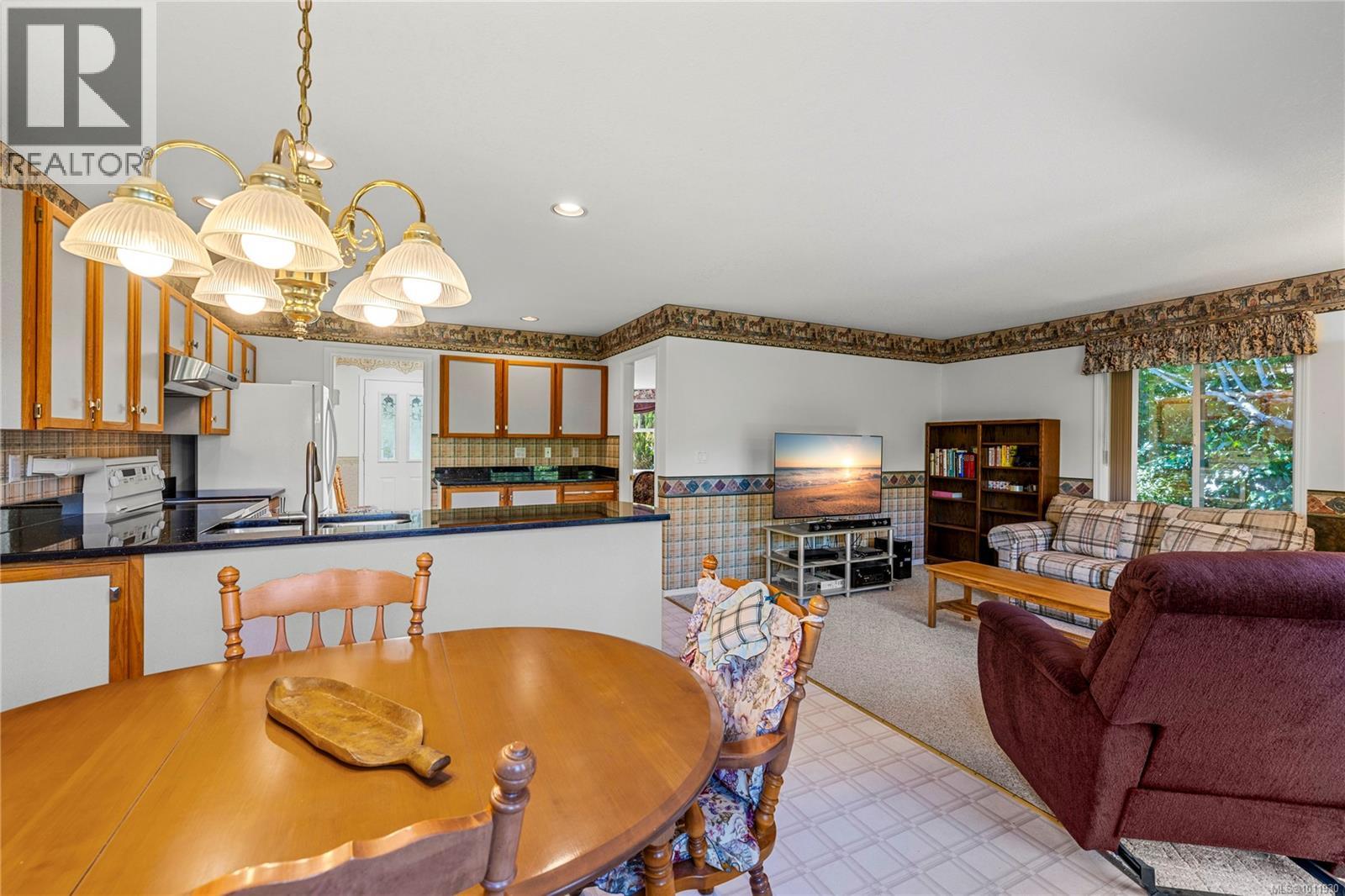 Photo 16 of 560 Country Club Dr, Qualicum Beach BC