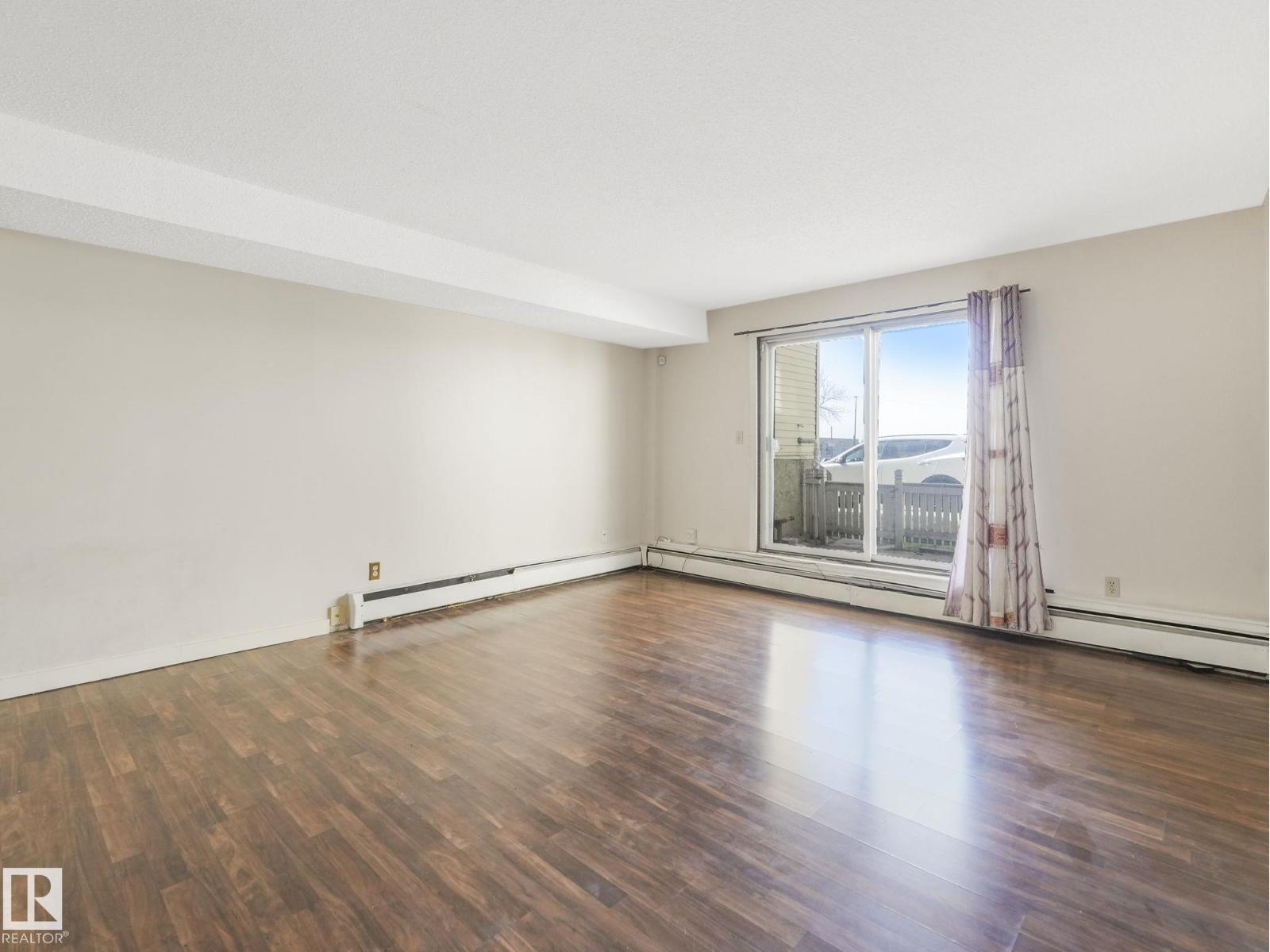 Photo 12 of 108 1945 105 St Nw, Edmonton AB
