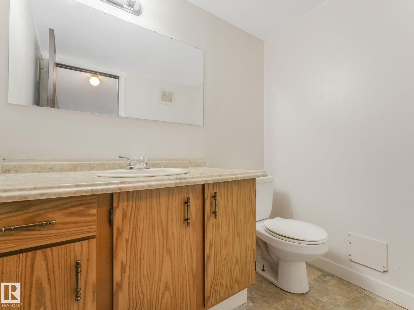 Photo 22 of 108 1945 105 St Nw, Edmonton AB