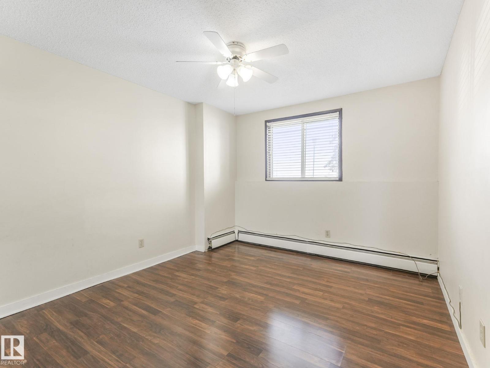 Photo 24 of 108 1945 105 St Nw, Edmonton AB