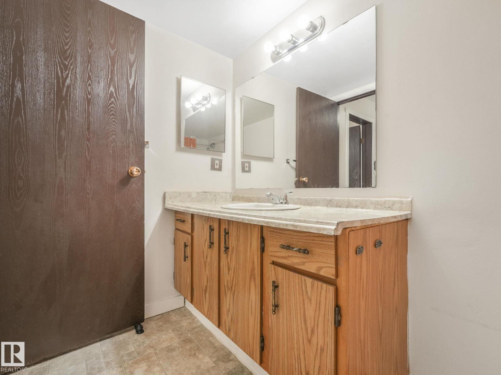 Photo 30 of 108 1945 105 St Nw, Edmonton AB