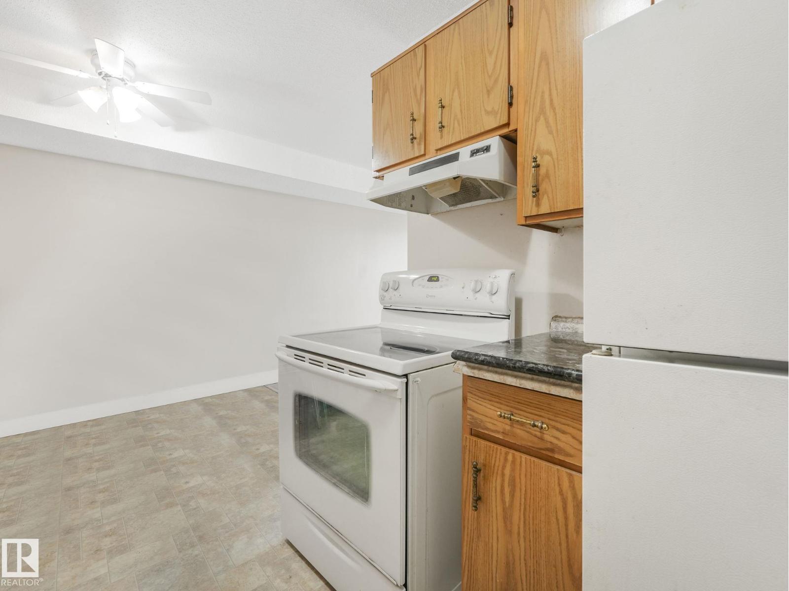 Photo 8 of 108 1945 105 St Nw, Edmonton AB