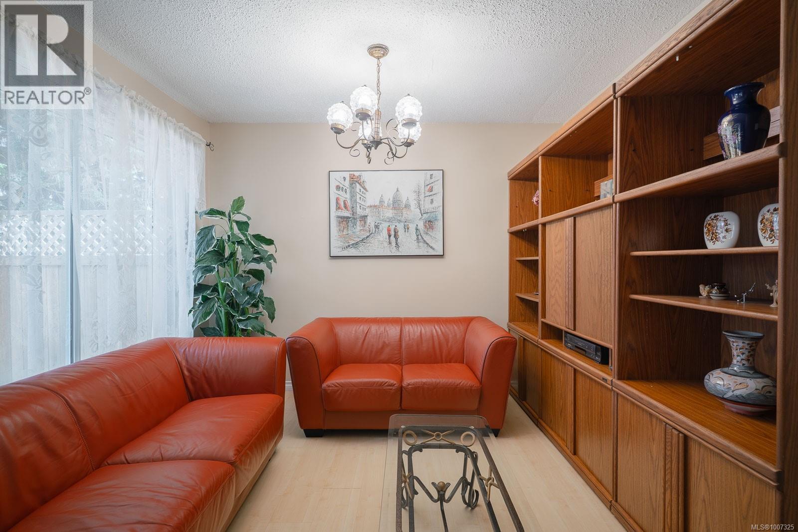 Photo 7 of 10 444 Bruce Ave, Nanaimo BC