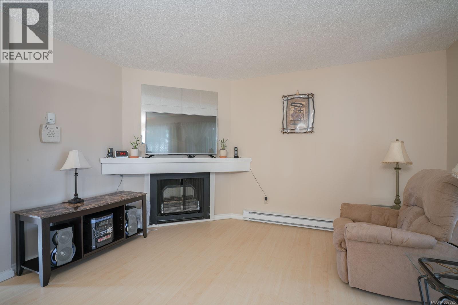 Photo 8 of 10 444 Bruce Ave, Nanaimo BC