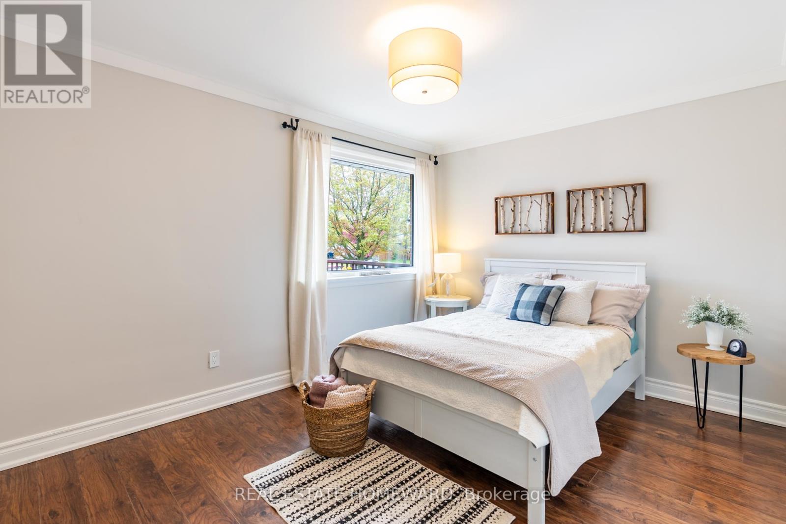 Photo 11 of 20 Woodgarden Crescent, Toronto ON