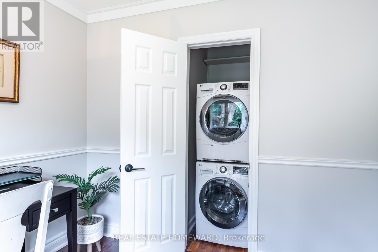 Photo 14 of 20 Woodgarden Crescent, Toronto ON
