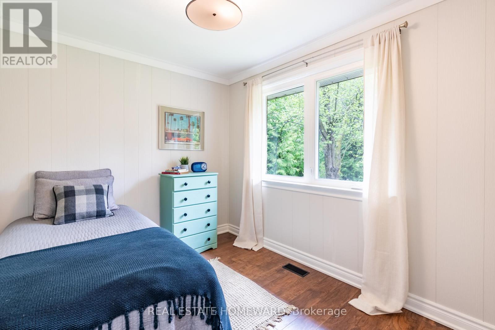 Photo 15 of 20 Woodgarden Crescent, Toronto ON