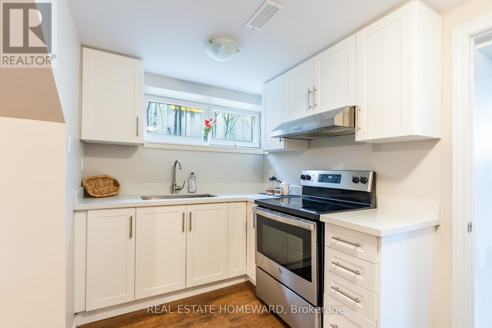 Photo 18 of 20 Woodgarden Crescent, Toronto ON