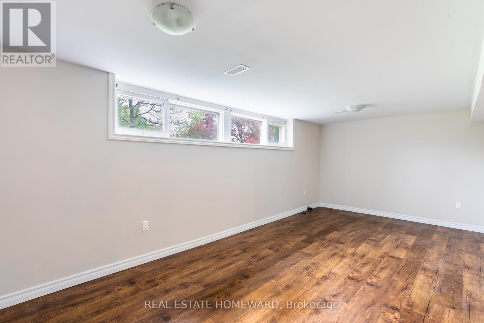 Photo 23 of 20 Woodgarden Crescent, Toronto ON