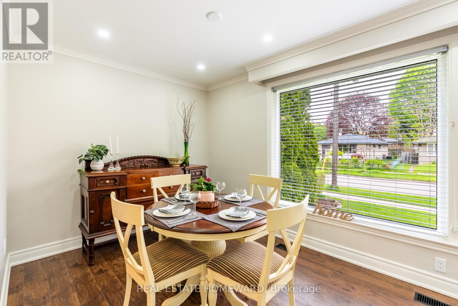 Photo 7 of 20 Woodgarden Crescent, Toronto ON