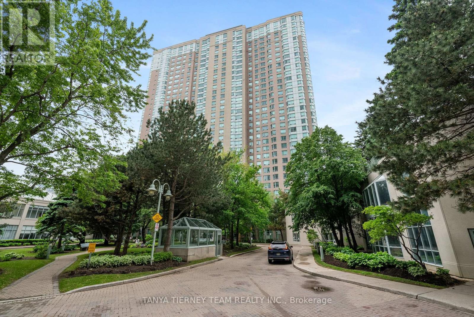 Photo 2 of 1931 68 Corporate Drive, Toronto ON
