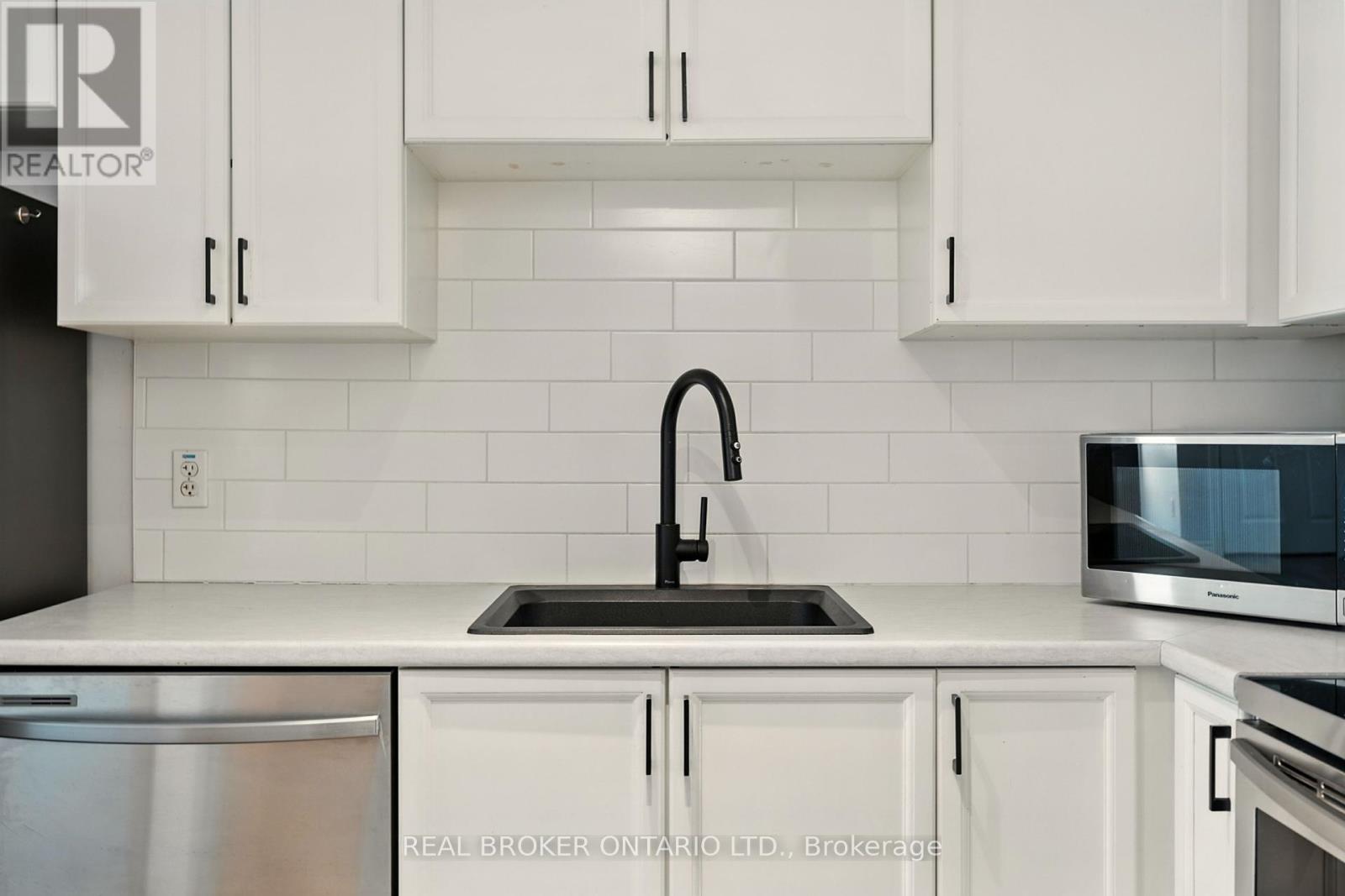 Photo 13 of 303 49 Jacobs Terrace, Barrie ON