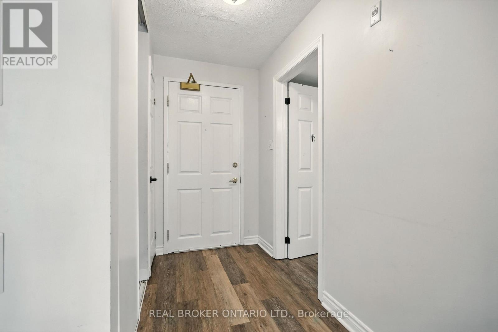 Photo 3 of 303 49 Jacobs Terrace, Barrie ON
