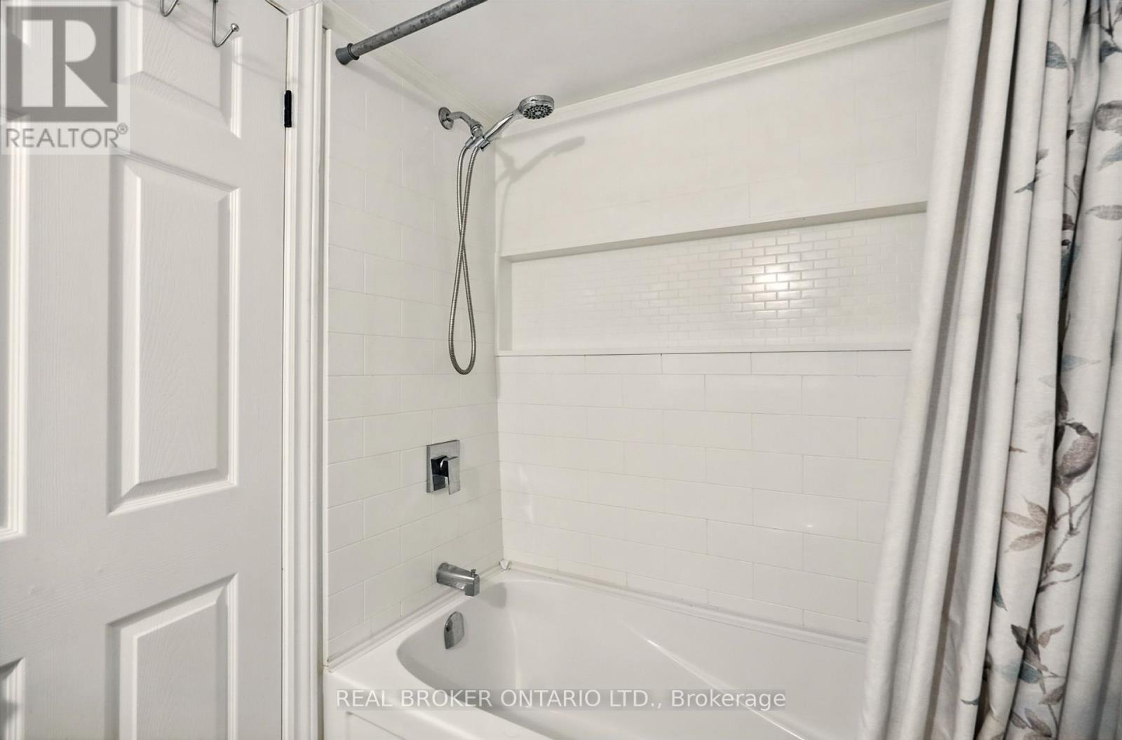 Photo 6 of 303 49 Jacobs Terrace, Barrie ON