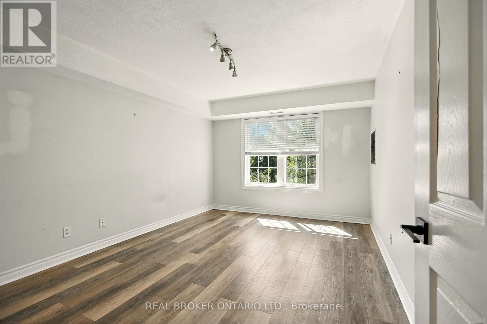 Photo 7 of 303 49 Jacobs Terrace, Barrie ON