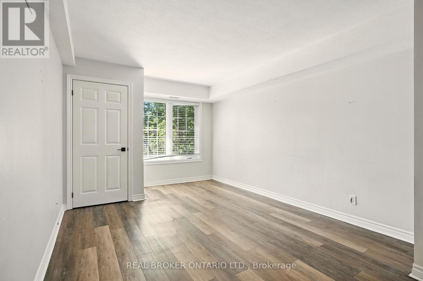 Photo 9 of 303 49 Jacobs Terrace, Barrie ON