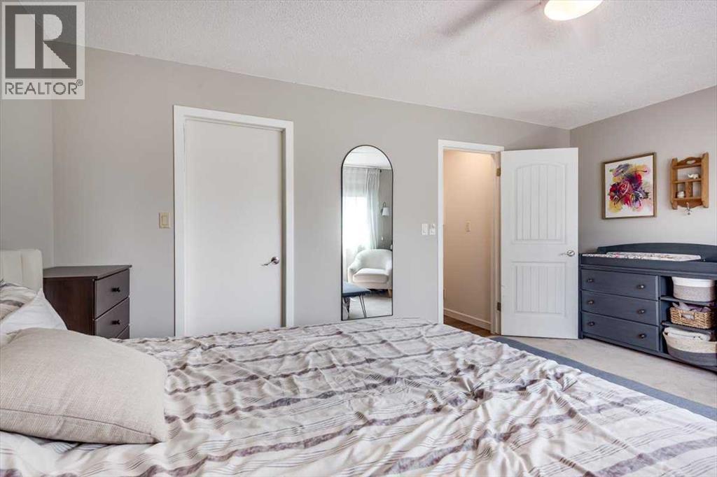 Single Family House 4 Level for Sale in  George Crescent Glendale Red Deer 