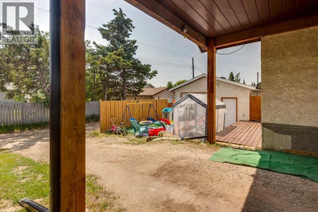Single Family House 4 Level for Sale in  George Crescent Glendale Red Deer 
