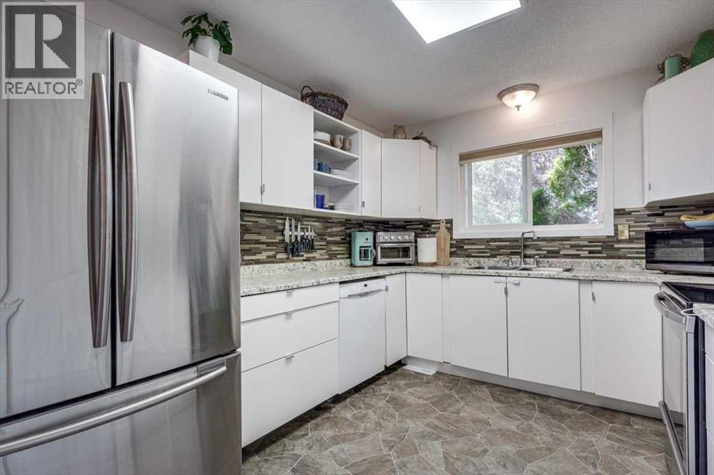 Single Family House 4 Level for Sale in  George Crescent Glendale Red Deer 