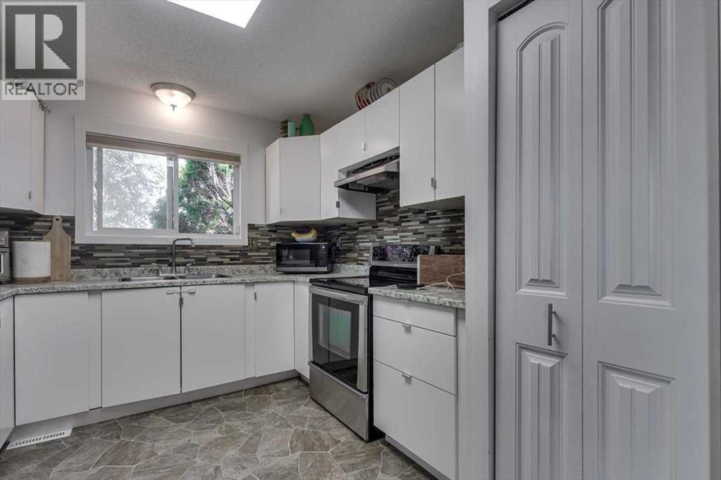 Single Family House 4 Level for Sale in  George Crescent Glendale Red Deer 