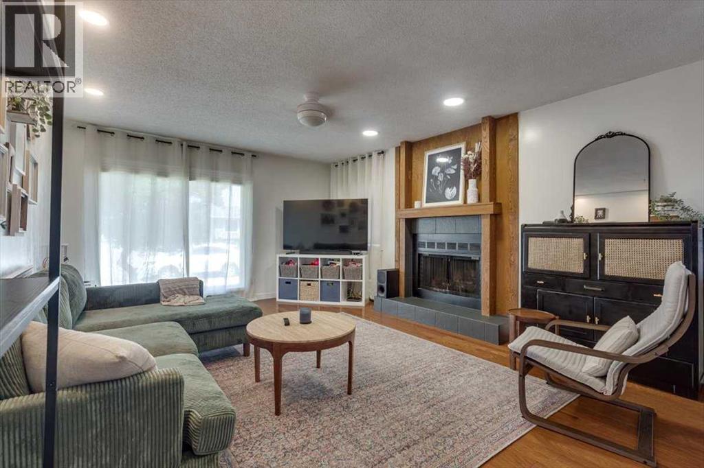 Single Family House 4 Level for Sale in  George Crescent Glendale Red Deer 