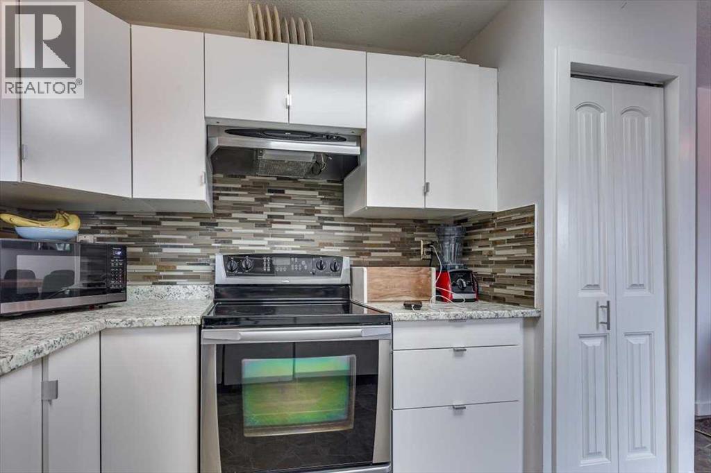 Single Family House 4 Level for Sale in  George Crescent Glendale Red Deer 