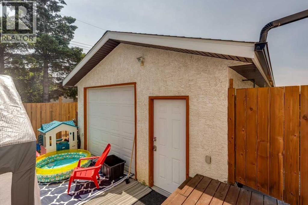 Single Family House 4 Level for Sale in  George Crescent Glendale Red Deer 