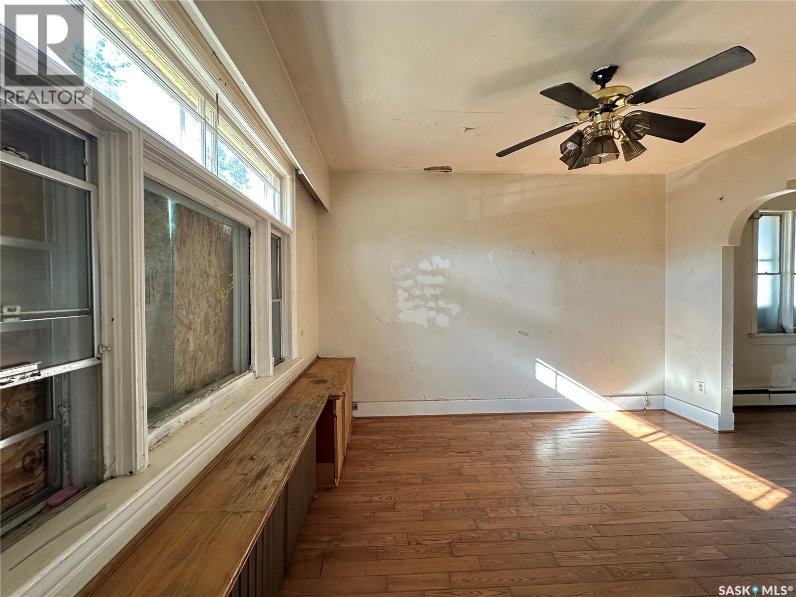 Photo 5 of 128 F Avenue S, Saskatoon SK