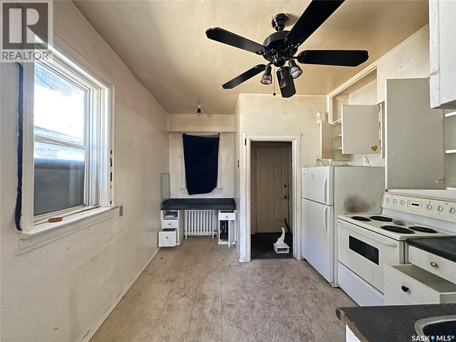 Photo 9 of 128 F Avenue S, Saskatoon SK
