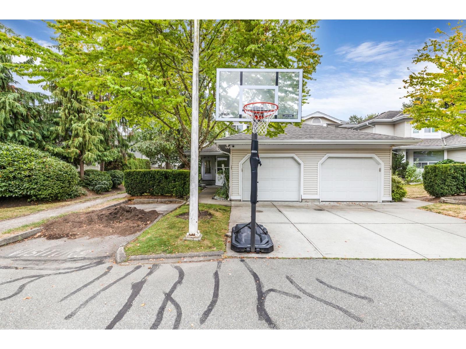 Photo 3 of 17 6478 121 Street, Surrey BC