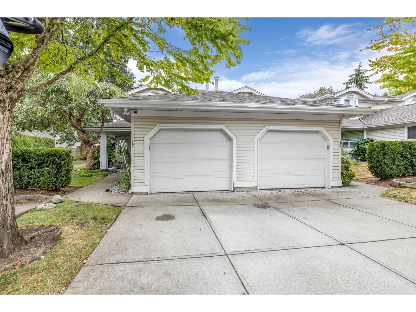 Photo 4 of 17 6478 121 Street, Surrey BC