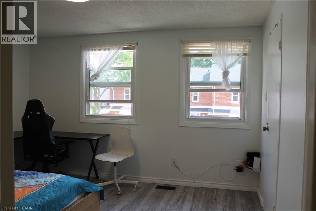 Photo 9 of 399 Keats Way Unit 4, Waterloo ON
