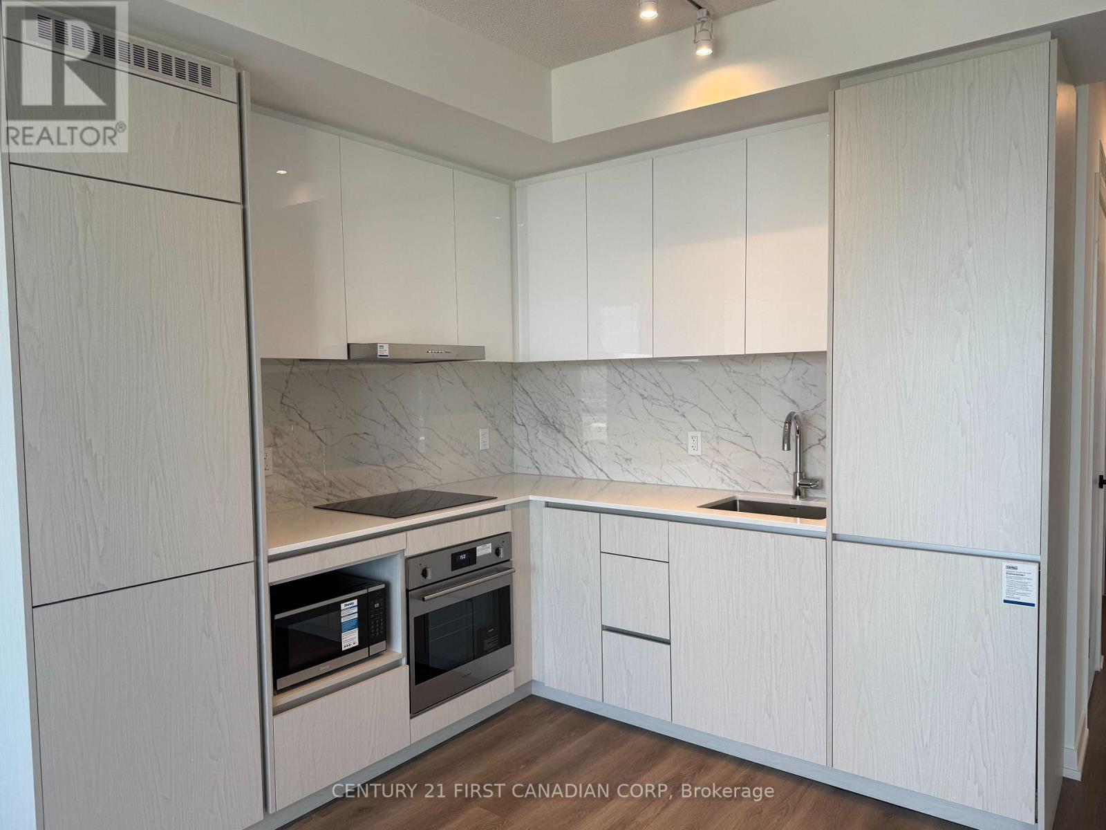 Photo 8 of D 3705 28 Interchange Way N, Vaughan ON