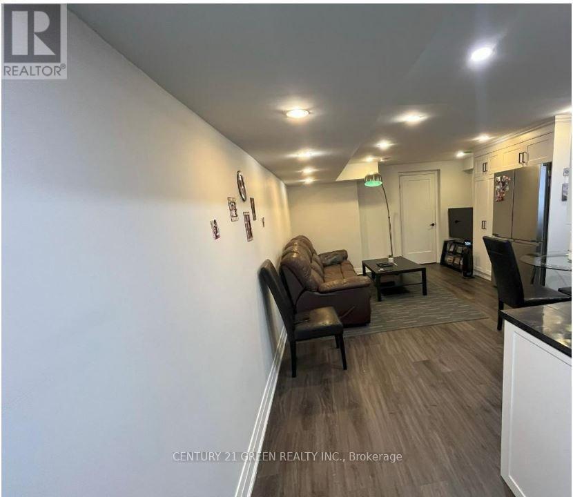 Photo 2 of Bsmnt 3905 Arvona Place, Mississauga ON