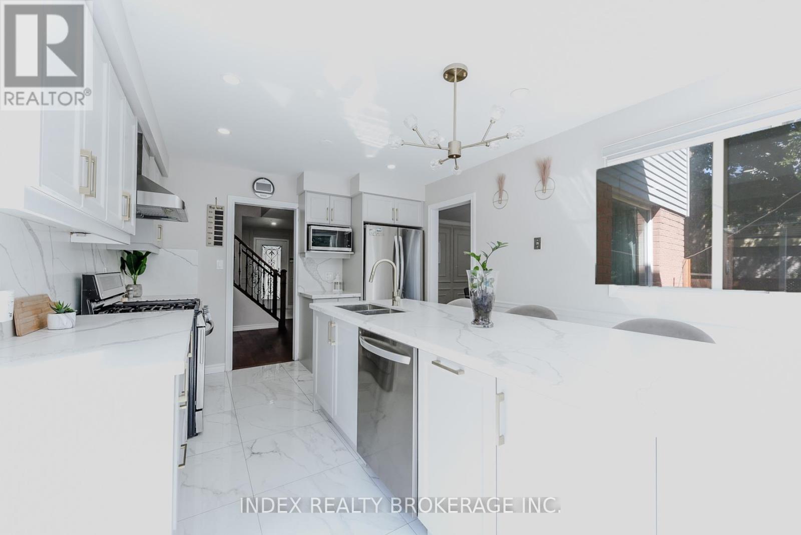 Photo 11 of 6101 Edenwood Drive, Mississauga ON